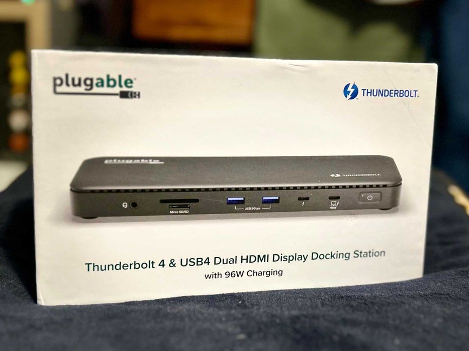 Plugable докинг станция Thunderbolt 4, един 8K или два 4K HDMI, 100 W