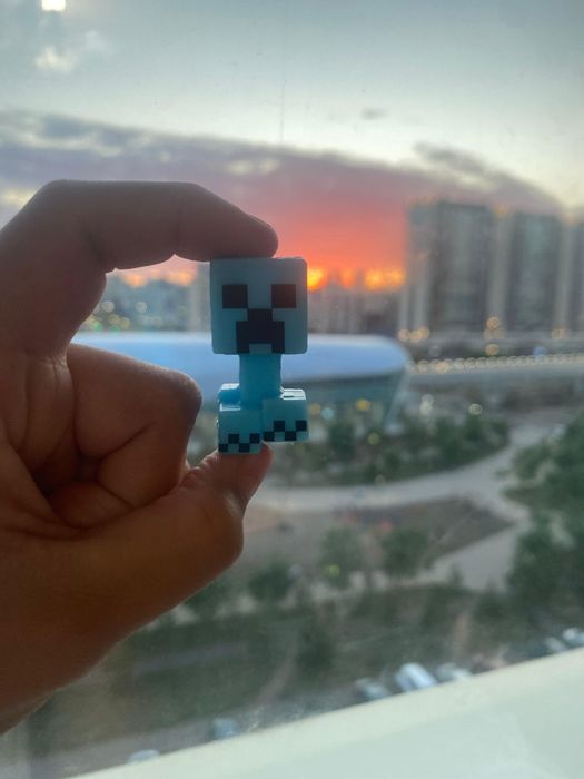 Редкая фигурка из Kinder JOY Minecraft