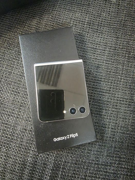 Телефон SAMSUNG Galaxy Z Flip 5