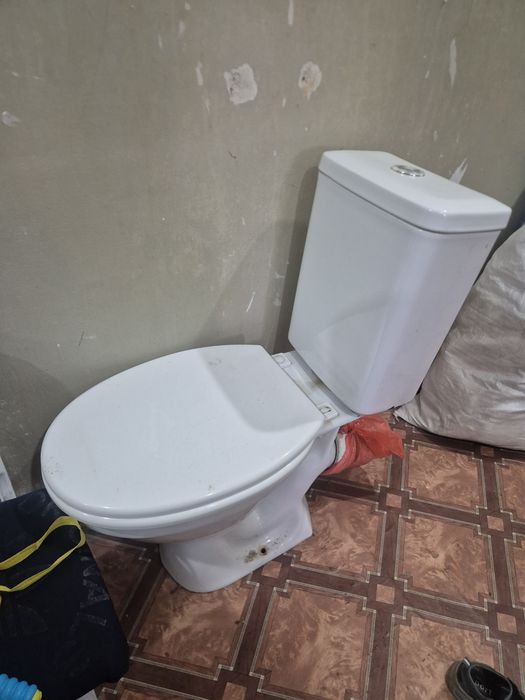 Продаю унитаз в хорошем состояние