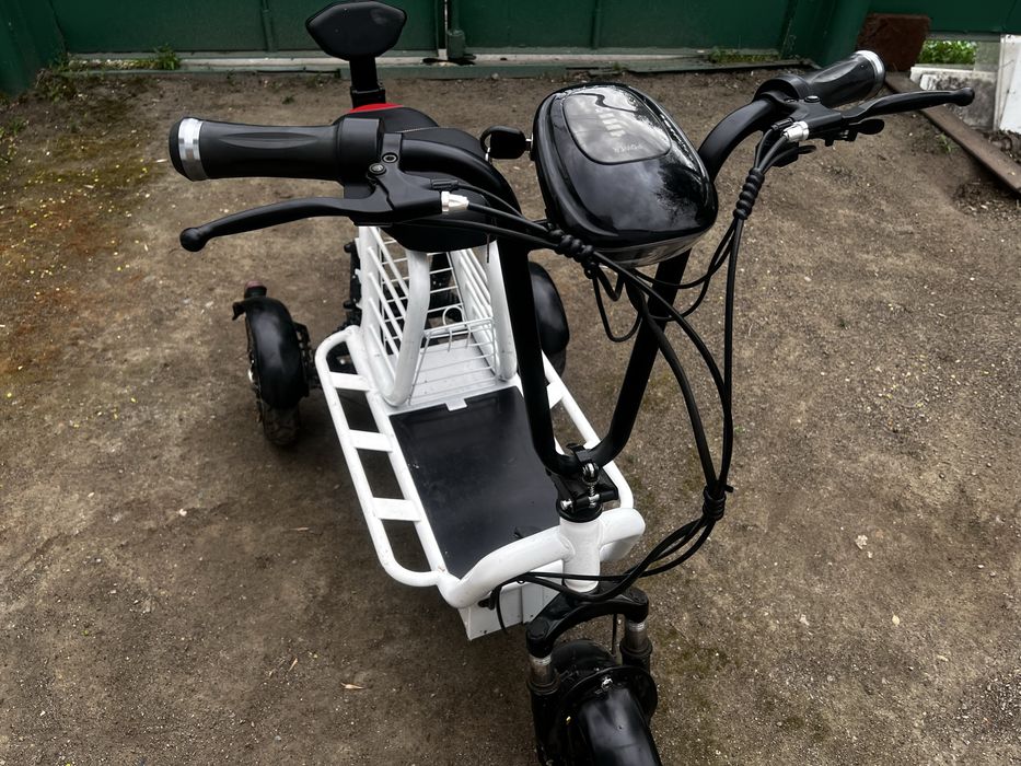 Продам электросамокат трехколесный