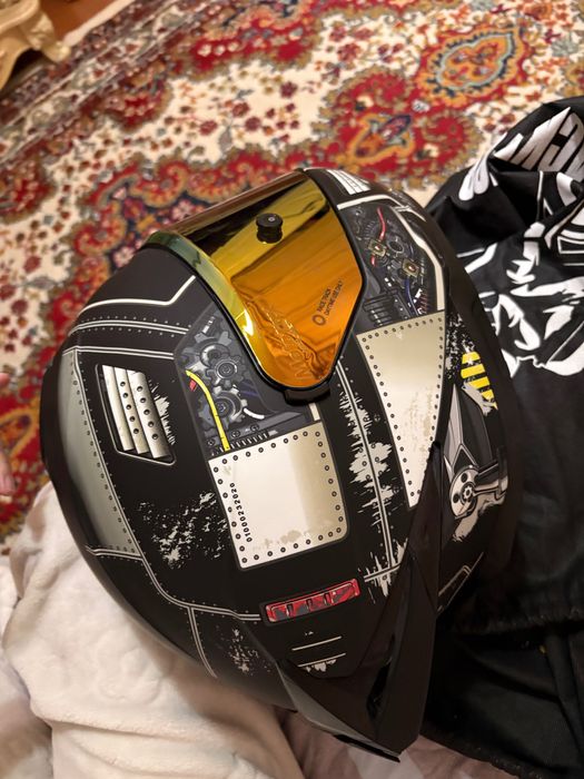 Мотоциклетный шлем GSB с зеркальным визором (почти новый)