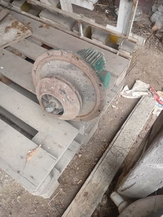 Двигатель трехфазный