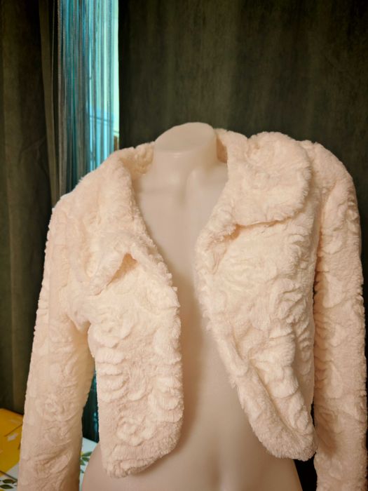 Дамско болеро с пух