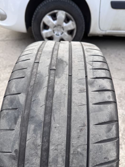 Michelin Pilot Sport 4 - 235 40 R19 Anvelope Vara