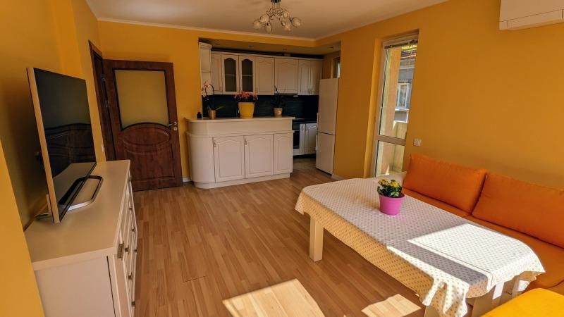 Дава се под наем Тристаен апартамент в Пловдив, Център - 76 кв.м за 650 € - Снимка #2