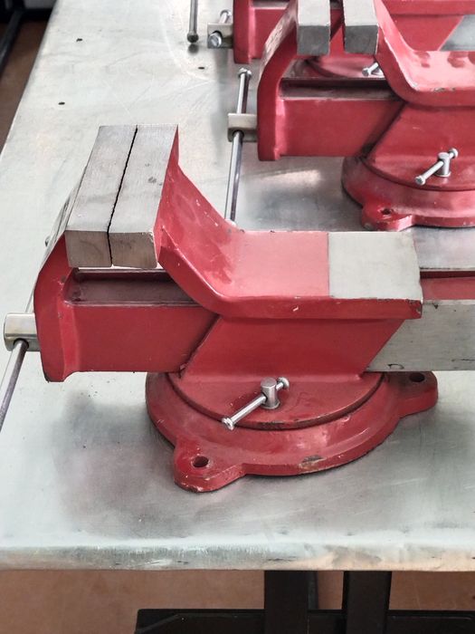 Продам тиски 125мм