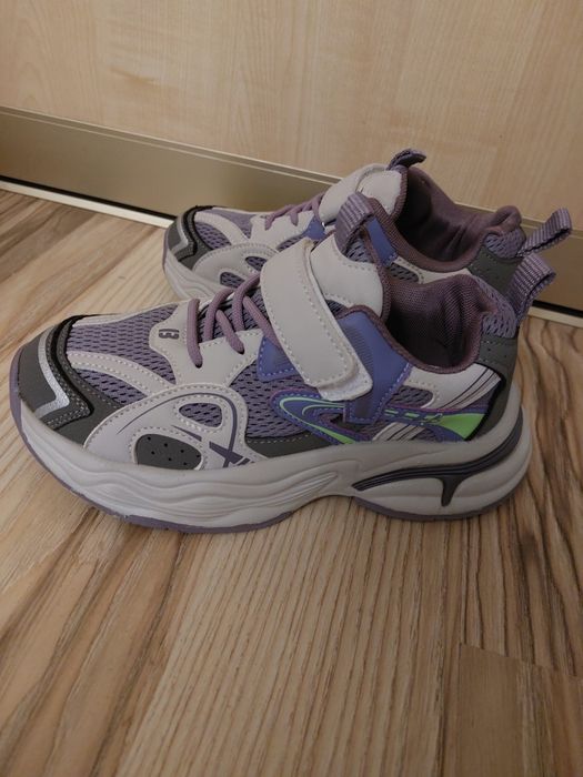 Продам кроссовки детские