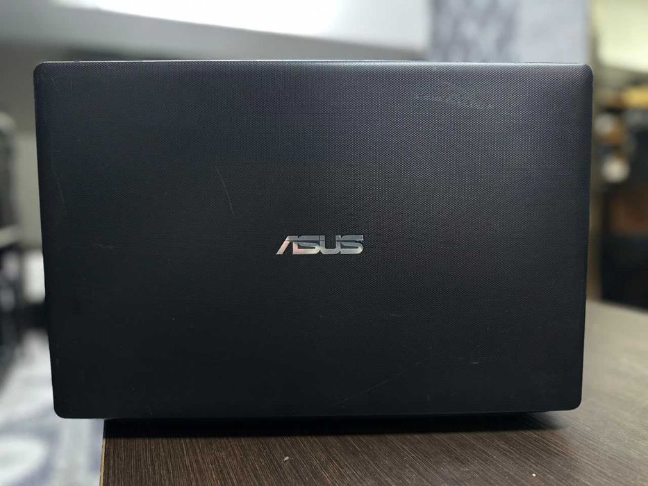 Ноутбук ASUS / Core i3 / 4GB / SSD 120GB