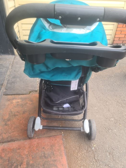 Коляска детская зеленая