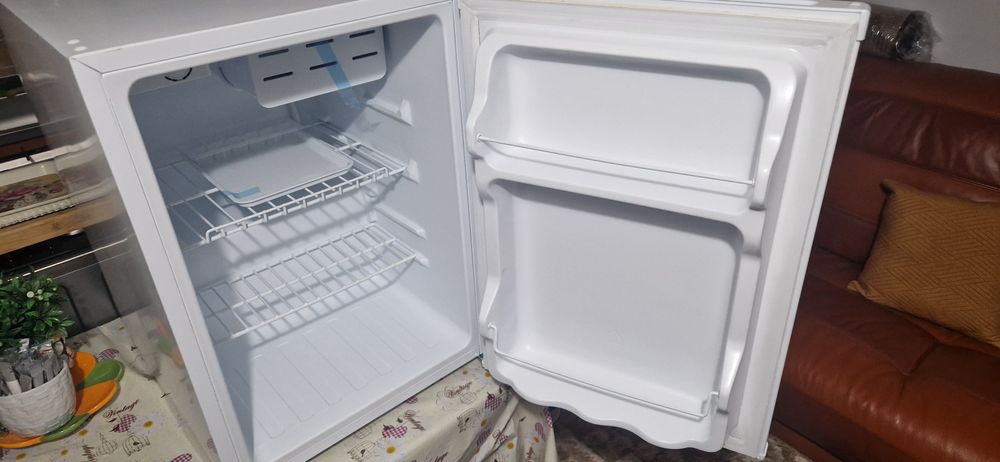 Frigider minibar LDK BC 68, Clasa A+,Capacitate 67L, H 64cm, alb (NOU)