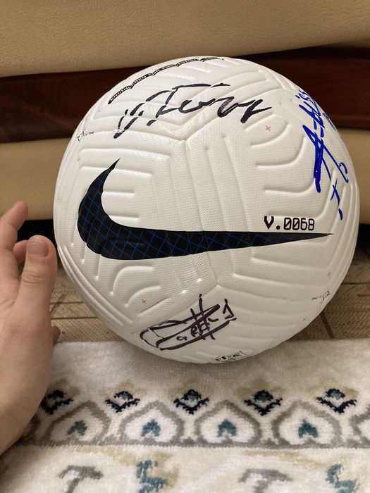 Мяч с автографами