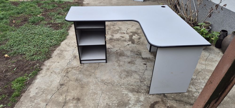 Vând masă de birou