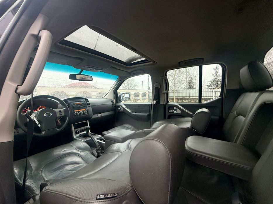 Nissan Navara D40 2.5 dci/full option/manuala