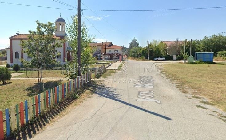 Парцел с ток и вода в близост до църквата - с. Кранево