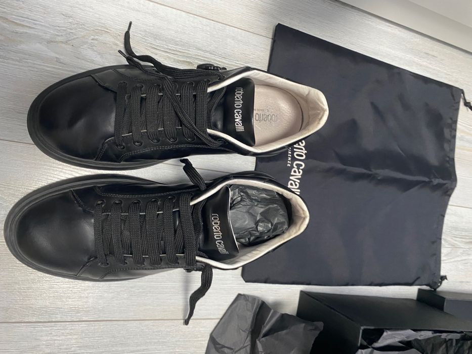 Продавам обувки Roberto Cavalli