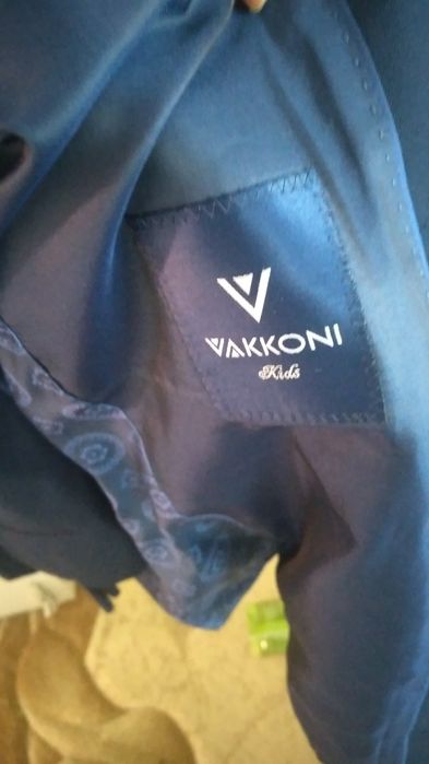 Продаётся костюм школьный