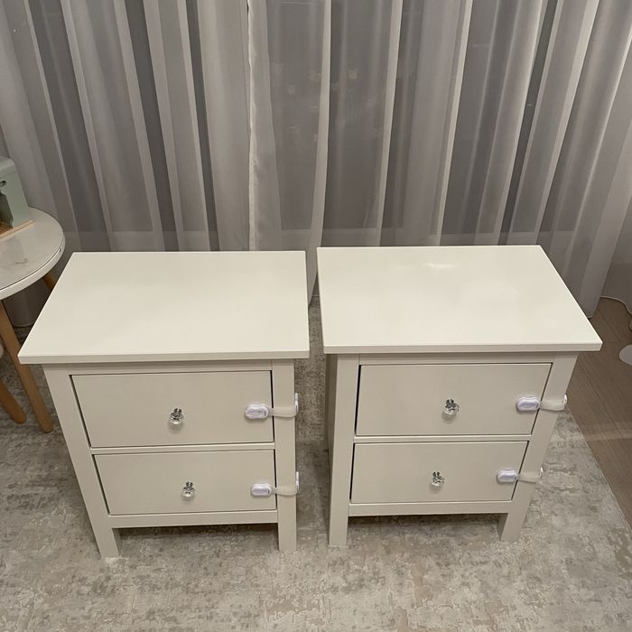2 noptiere HEMNES din MDF , cu două sertare 54x66 cm