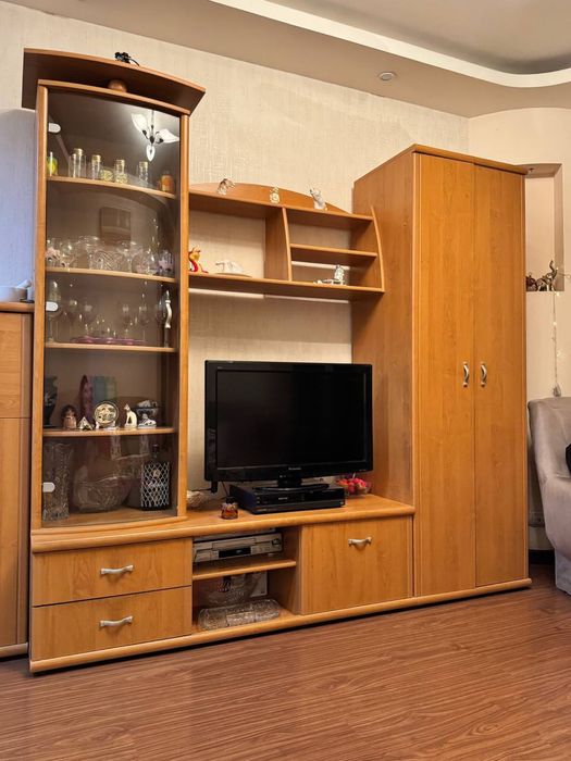 Продам мебельную стенку в гостиную