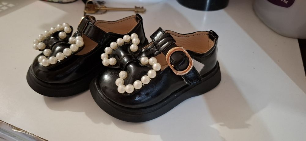 Продам обувь детскую