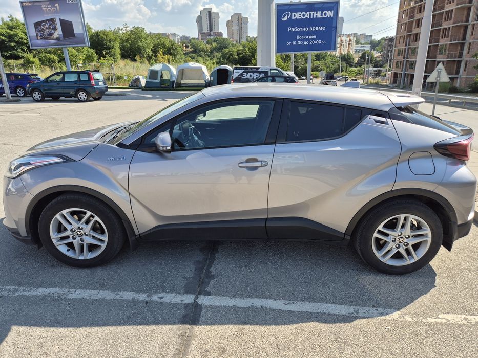 Продавам Toyota CH-R в гаранция