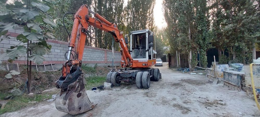 Ekskavator sotiladi 14000