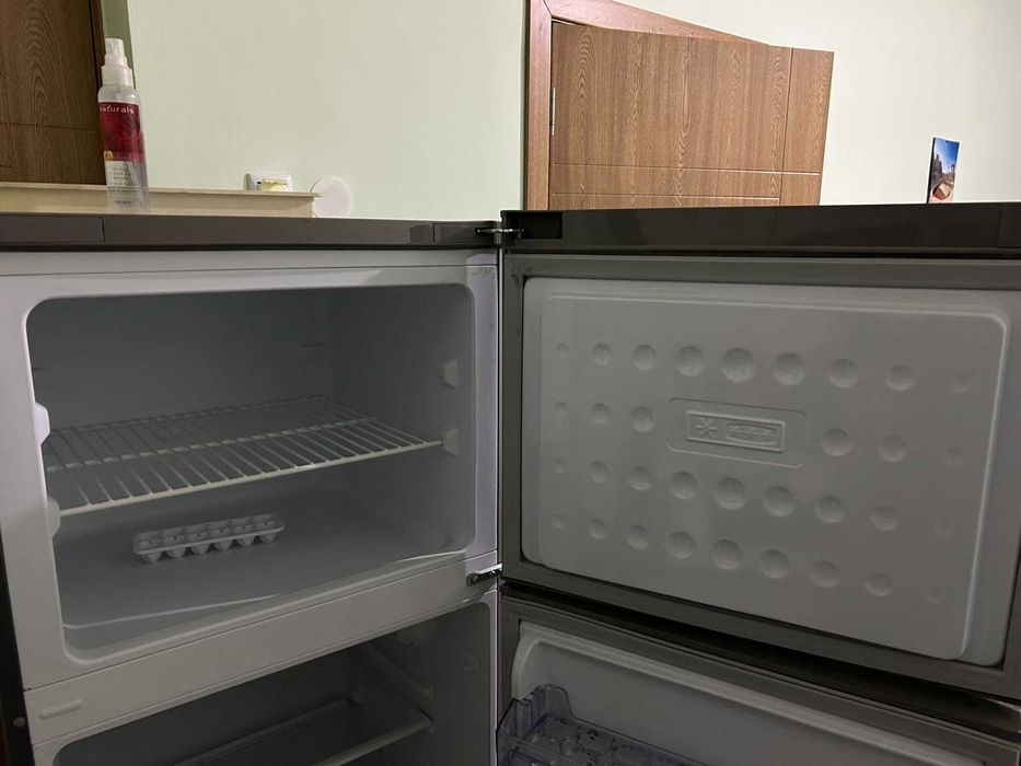 Хладилник BEKO DS227030SN с горна камера