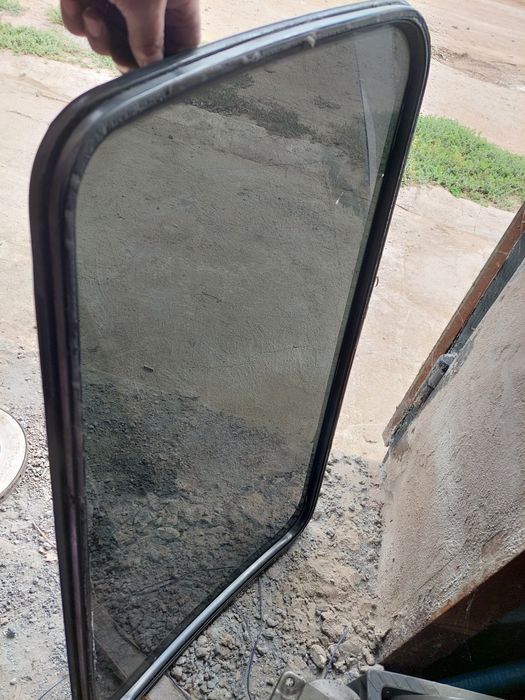 Продам  боковое стекло на паджеро 2