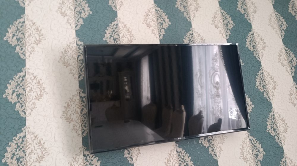 Телевизор 43 почти новый