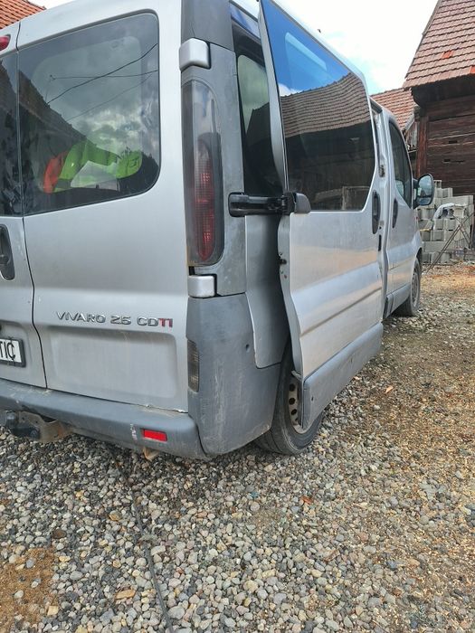 Vând mașină opel vivaro