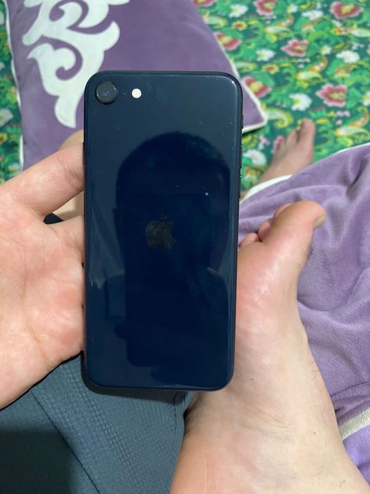 Айфон се 2022 (3)