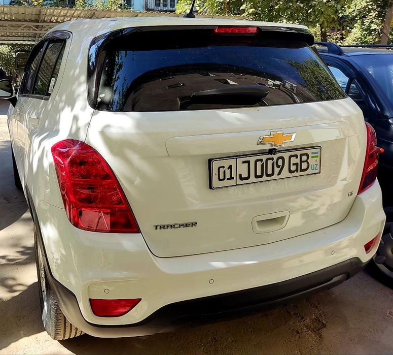 Продаю Tracker 1