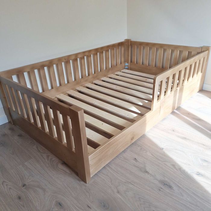 TRANSPORT GRATUIT.Pat din lemn masiv.Cod 221