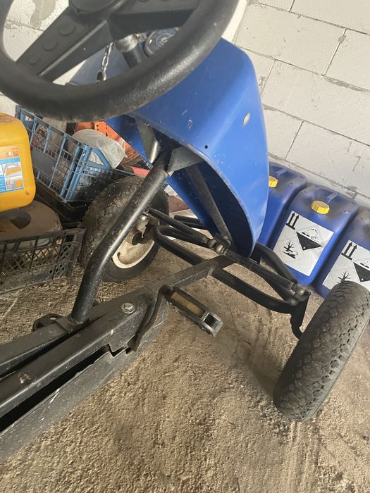 Kart cu pedale nu mai am ce face cu el il țin degeaba