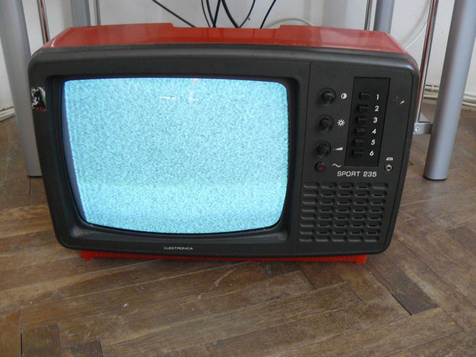 Televizor Vintage Alb Negru Marca 235 Sport Fabricat De Electronica Bucuresti Functional