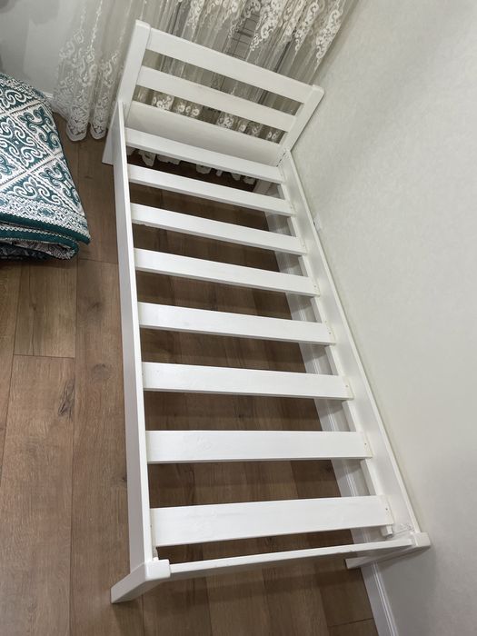 Кровать деревянный