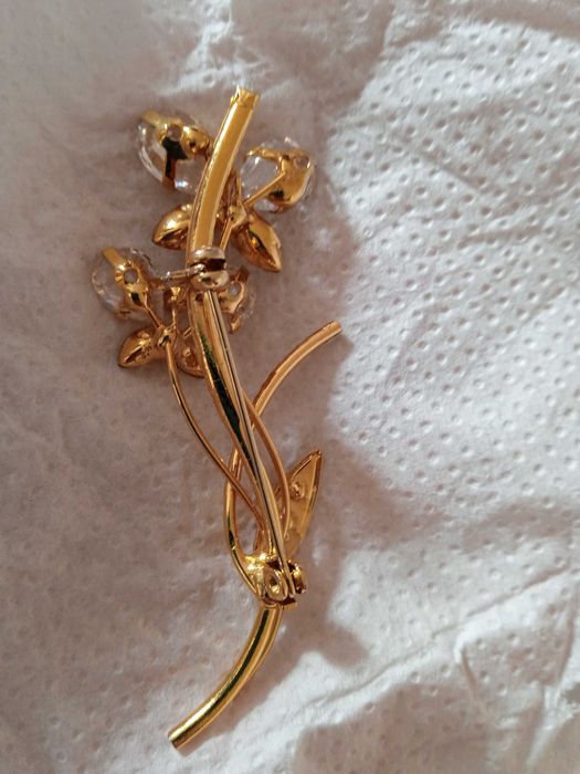 Бмжута Брошка с камъни и винтидж