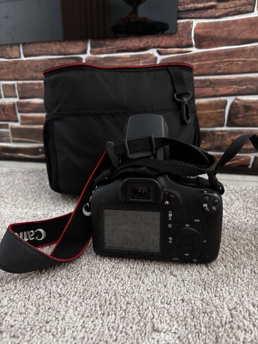 Canon EOS 4000D с китов обектив 18–55mm.