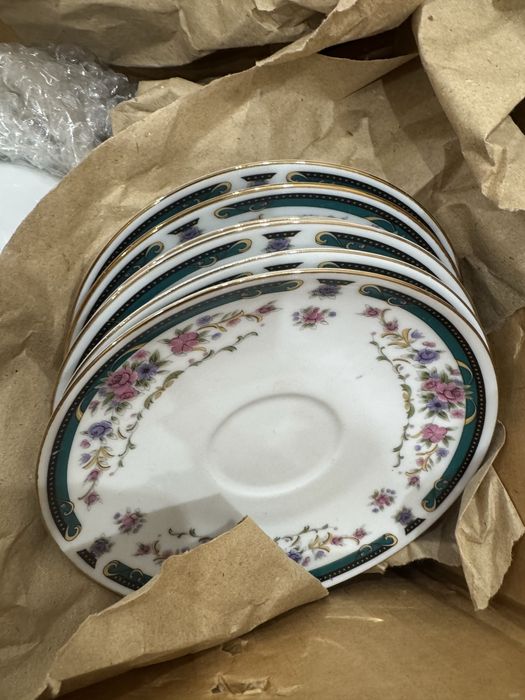 Чашки с блюдцами новые 6 штук