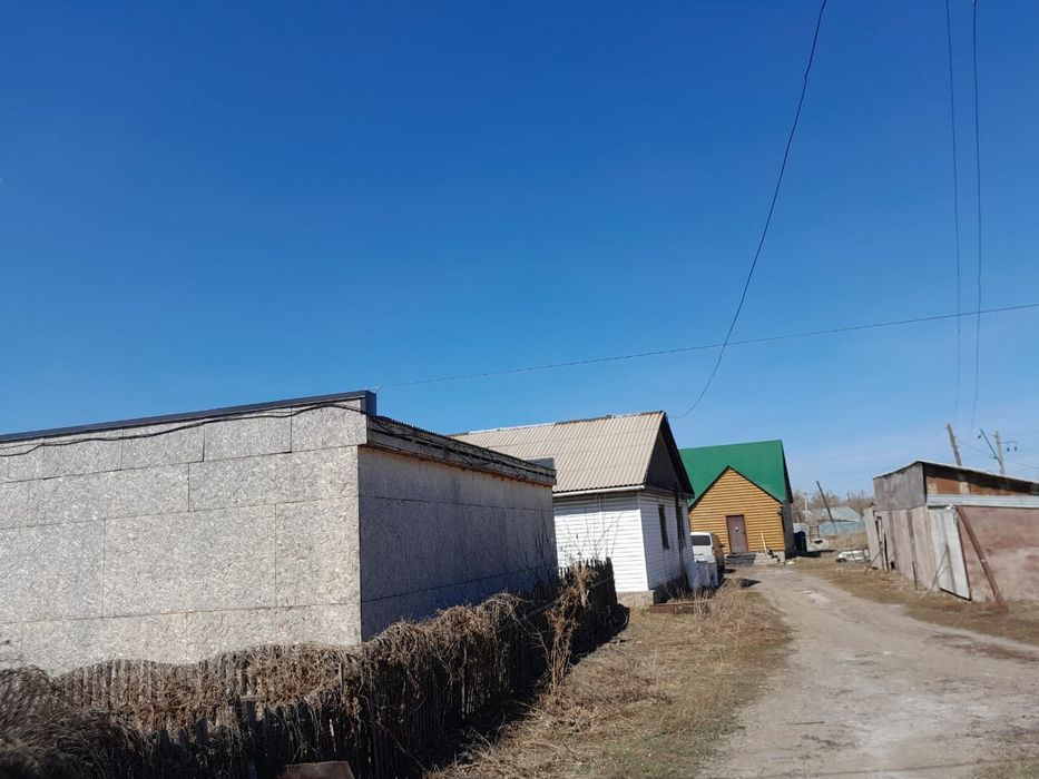 Продам два дома на одном участке