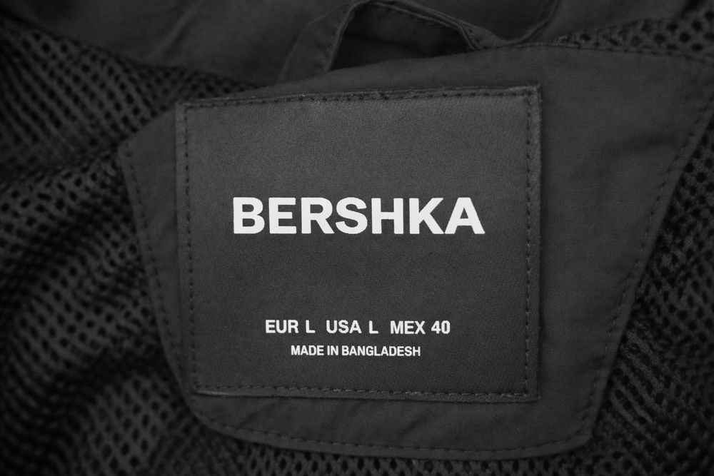 Ветровкa Bershka