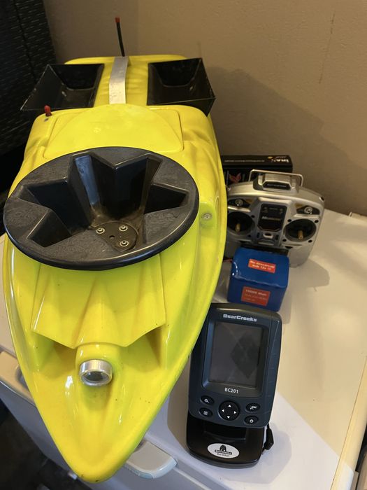 Navomodel Spreder 1 cu sonar Bear Creeks