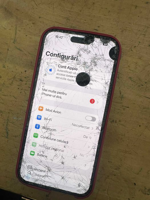 iphone 14 pro max de culoare negru mat mat pe fata spate