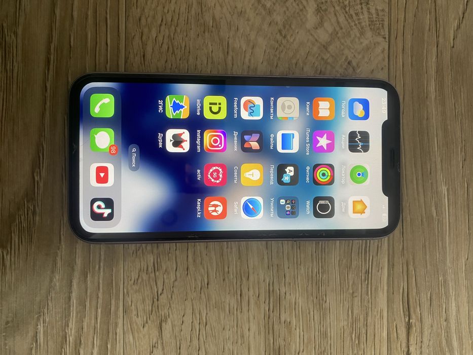 Продам Айфон 11 идеальный