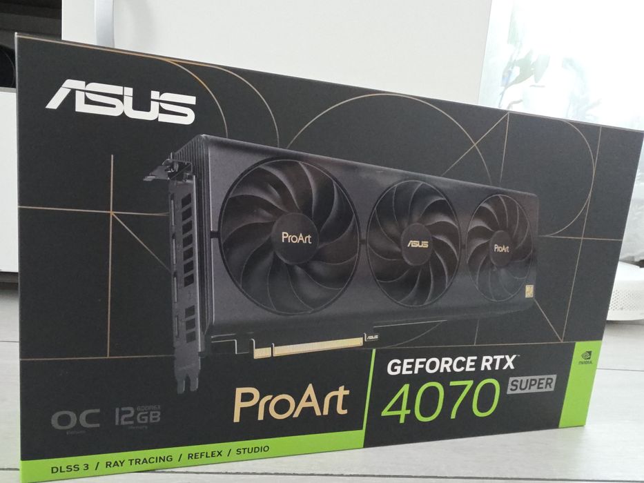 Vând placa video Asus 4070 super pro art oc 12gb, nouă, sigilată