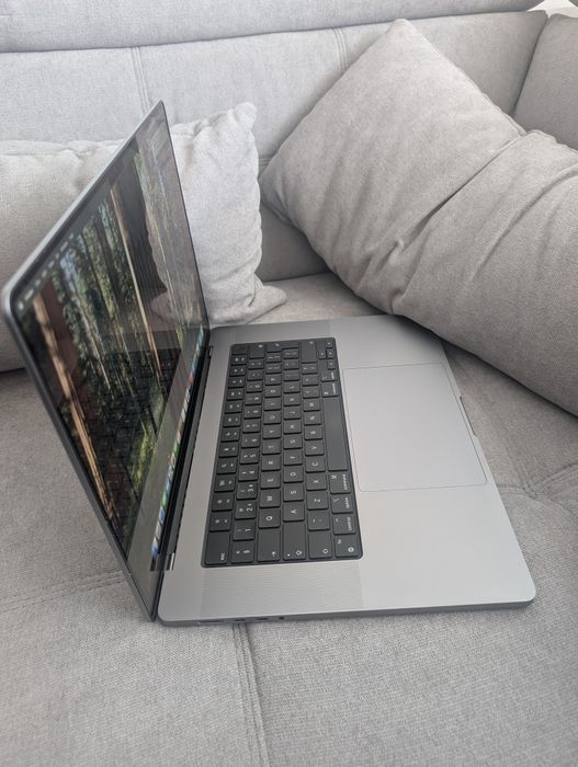 Лаптоп Macbook PRO 16 M1 PRO 32GB 512GB КАТО НОВ