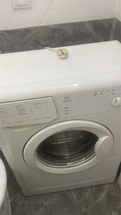 Продам стиральную машину INDESIT