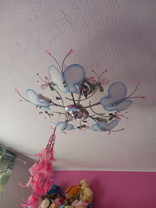 Полилей с пеперуди и аплик пеперуда