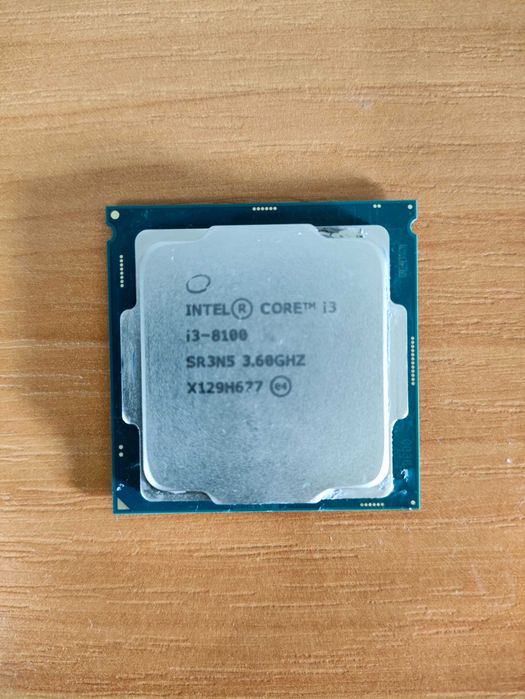 Procesor i3 8100