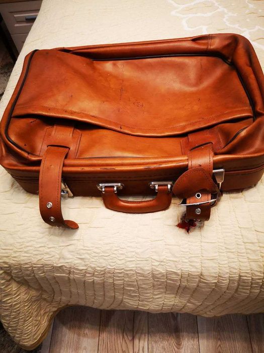 Чемоданы советские.